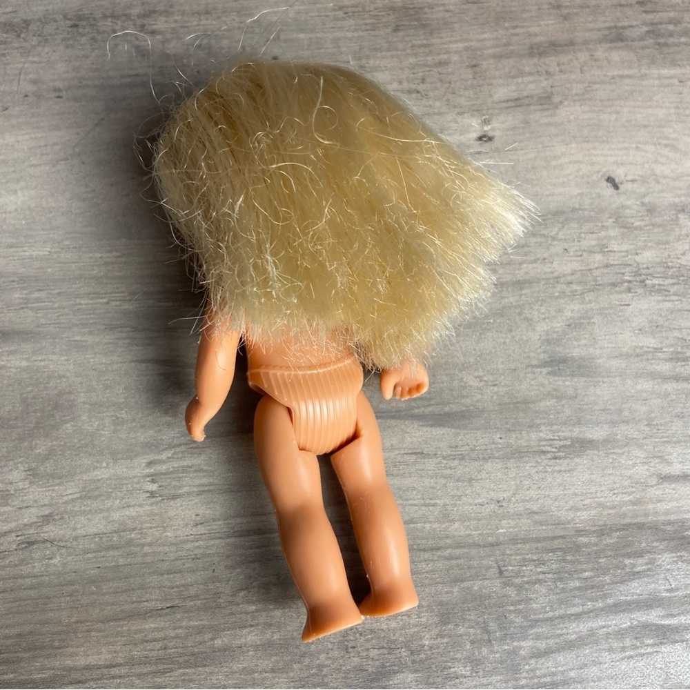 Vintage Simba Blonde Baby Posable Doll 4" (no clothes) Blonde Doll w/ Blue Eyes - Picture 3 of 7